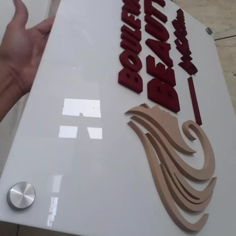 PLACA FUNDO ACM E LETREIRO EM PVC EXPANDIDO
